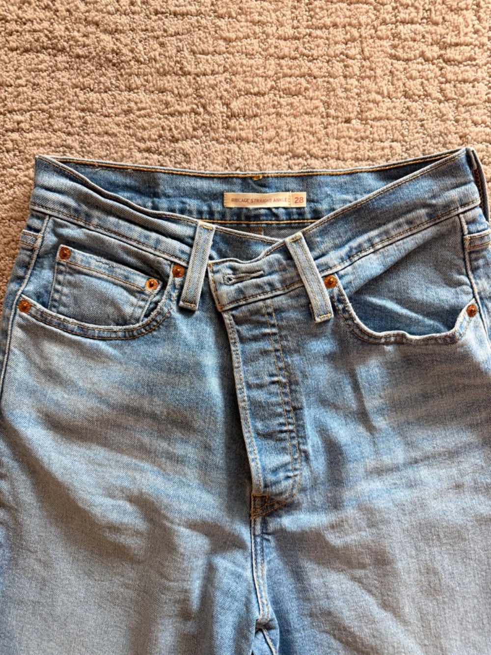 Levi's Ribcage Straight Ankle Jeans | *Medium Wash* | Size 28 - Picture 3 of 5